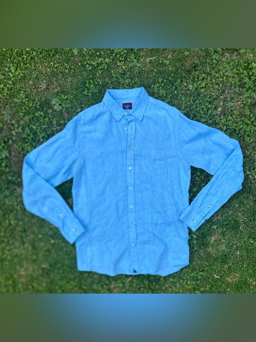light blue UNTUCKit 100% linen button-front shirt